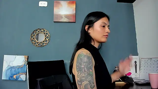 Snapshot of nia__white chatting on December 23, 8:03 pm nia white online show from December 23, 8:03 pm