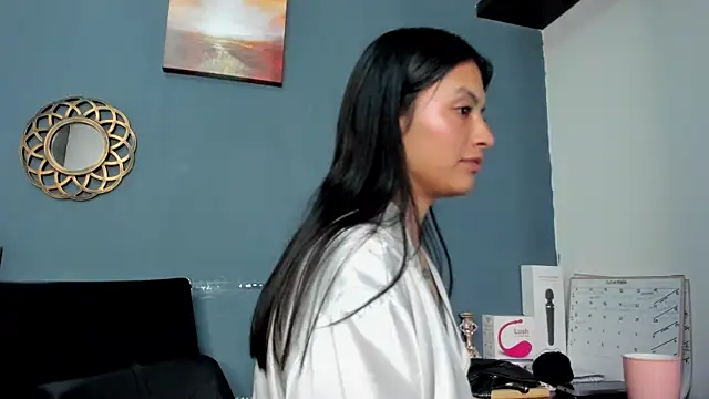 Snapshot of nia__white chatting on December 24, 6:06 pm nia white online show from December 24, 6:06 pm