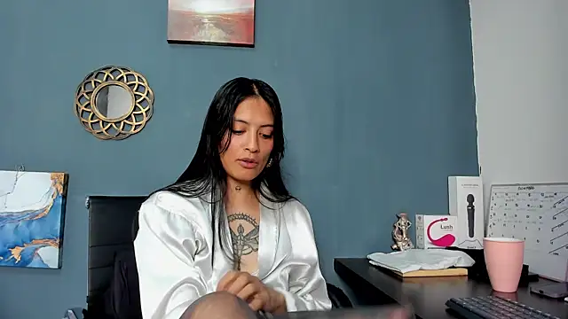 Snapshot of nia__white chatting on December 27, 4:54 pm nia white online show from December 27, 4:54 pm