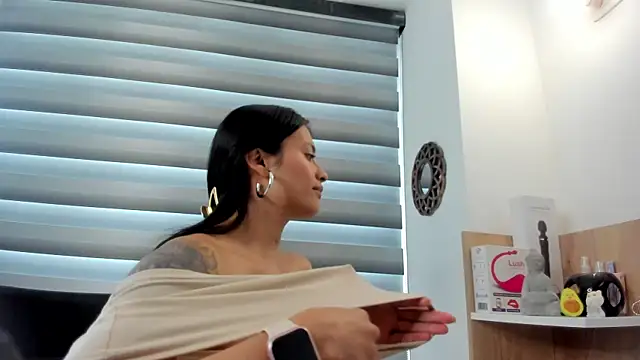 Snapshot of nia__white chatting on January 28, 5:03 pm nia white online show from January 28, 5:03 pm