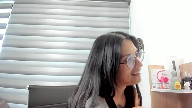 Snapshot of nia__white chatting on March 4, 8:16 pm nia white online show from March 4, 8:16 pm