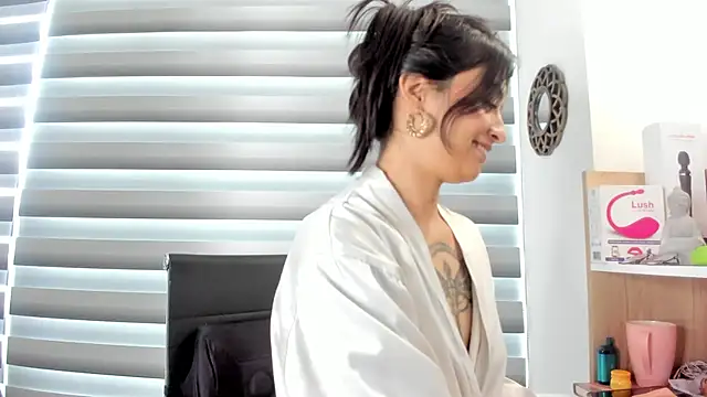 Snapshot of nia__white chatting on March 11, 5:46 pm nia white online show from March 11, 5:46 pm