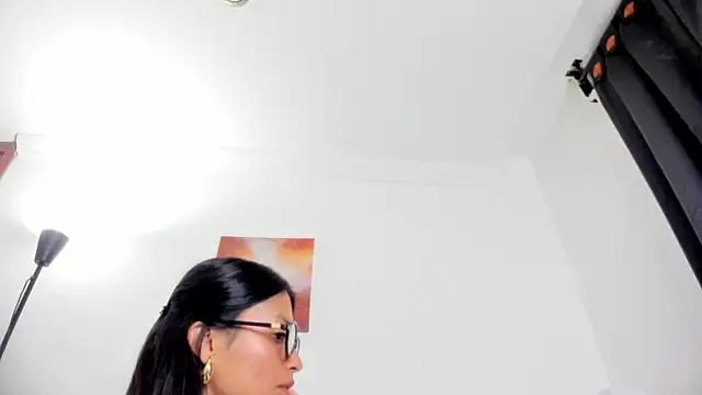 nia  white online show from March 26, 1:33 am