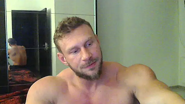 Snapshot of muscularkevin chatting on December 3, 2:38 pm muscularkevin online show from December 3, 2:38 pm