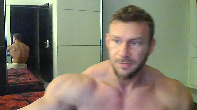 Snapshot of muscularkevin chatting on December 9, 4:45 am muscularkevin online show from December 9, 4:45 am