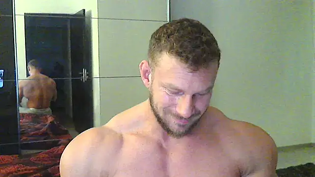 Snapshot of muscularkevin chatting on December 17, 6:24 am muscularkevin online show from December 17, 6:24 am