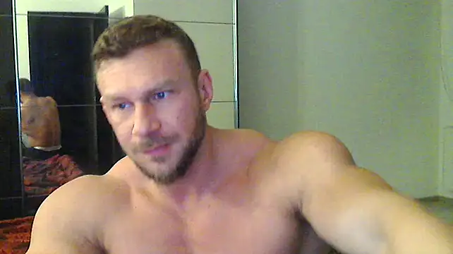 Snapshot of muscularkevin chatting on December 19, 4:45 am muscularkevin online show from December 19, 4:45 am