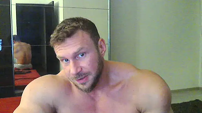 Snapshot of muscularkevin chatting on December 23, 2:17 pm muscularkevin online show from December 23, 2:17 pm