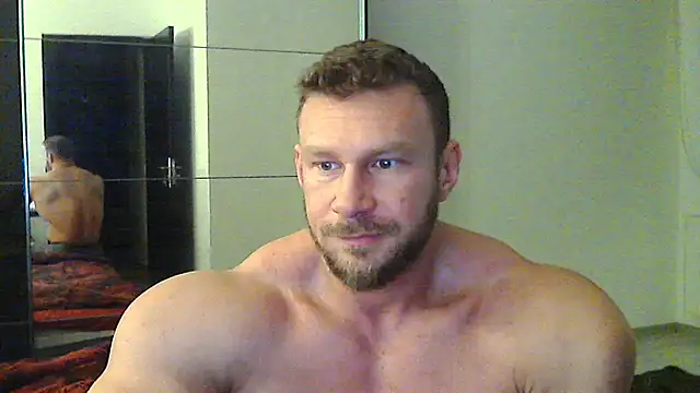Snapshot of muscularkevin chatting on December 25, 4:44 am muscularkevin online show from December 25, 4:44 am