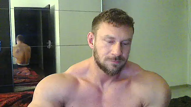 Snapshot of muscularkevin chatting on December 26, 5:04 am muscularkevin online show from December 26, 5:04 am