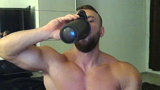 Snapshot of muscularkevin chatting on September 18, 3:30 am muscularkevin online show from September 18, 3:30 am