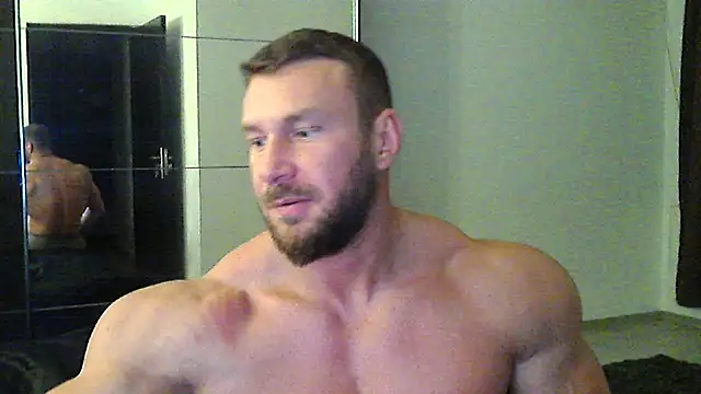 Snapshot of muscularkevin chatting on October 19, 3:18 am muscularkevin online show from October 19, 3:18 am