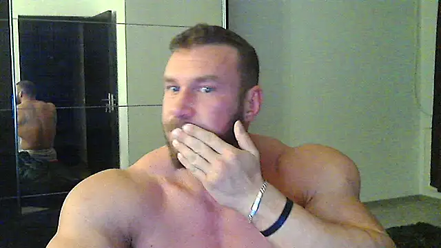 Snapshot of muscularkevin chatting on November 9, 5:17 am muscularkevin online show from November 9, 5:17 am