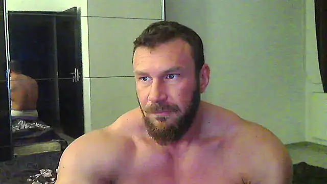 muscularkevin online show from April 5, 3:47 am