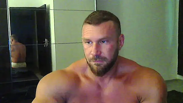 Snapshot of muscularkevin chatting on July 4, 3:35 am muscularkevin online show from July 4, 3:35 am