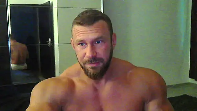 Snapshot of muscularkevin chatting on July 10, 3:33 am muscularkevin online show from July 10, 3:33 am