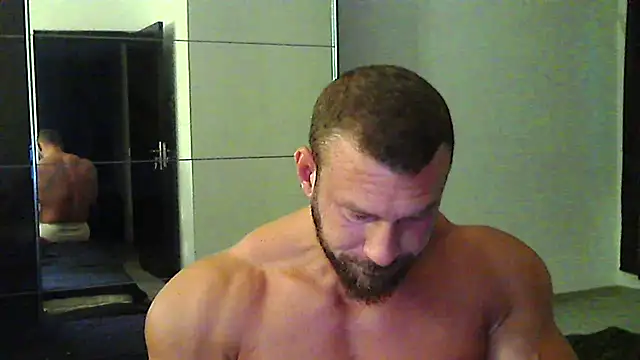 Snapshot of muscularkevin chatting on July 16, 3:01 am muscularkevin online show from July 16, 3:01 am