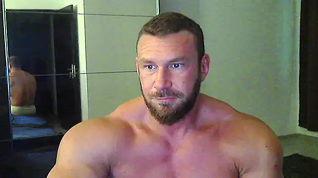 Snapshot of muscularkevin chatting on July 19, 3:21 am muscularkevin online show from July 19, 3:21 am
