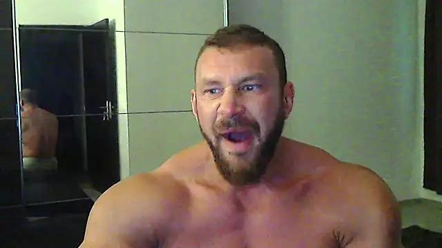 Snapshot of muscularkevin chatting on August 3, 3:27 am muscularkevin online show from August 3, 3:27 am