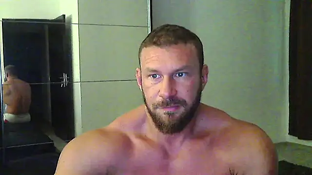 Snapshot of muscularkevin chatting on August 4, 3:21 am muscularkevin online show from August 4, 3:21 am