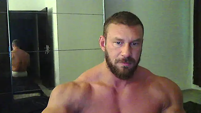 Snapshot of muscularkevin chatting on August 6, 3:30 am muscularkevin online show from August 6, 3:30 am