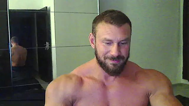 Snapshot of muscularkevin chatting on August 6, 6:10 pm muscularkevin online show from August 6, 6:10 pm