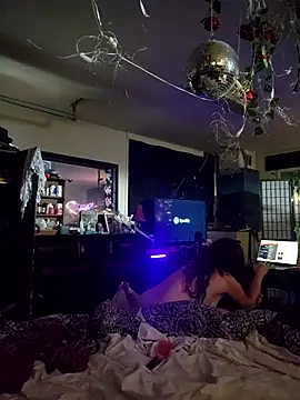 Hotredheadandtoungelasher online show from December 15, 6:01 pm