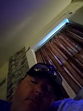 Hotredheadandtoungelasher online show from April 23, 1:13 pm