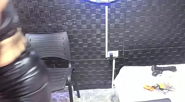 Snapshot of mature_sexi40 chatting on February 26, 10:20 pm mature sexi40 online show from February 26, 10:20 pm