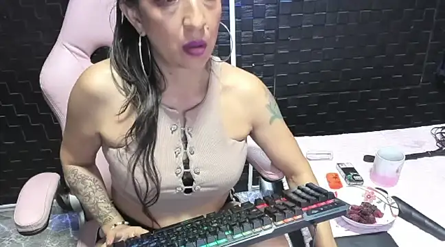 Snapshot of mature_sexi40 chatting on March 1, 1:11 am mature sexi40 online show from March 1, 1:11 am