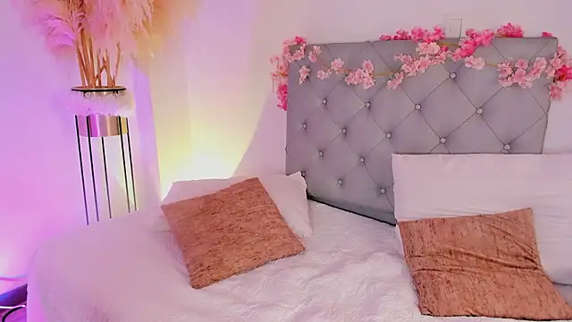 SaraVergara online show from January 17, 4:50 am