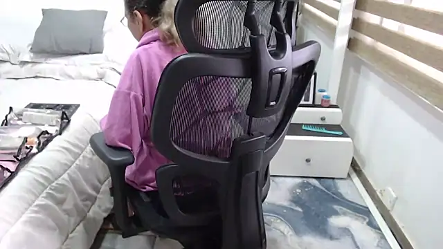 jesy hot online show from April 8, 8:20 pm