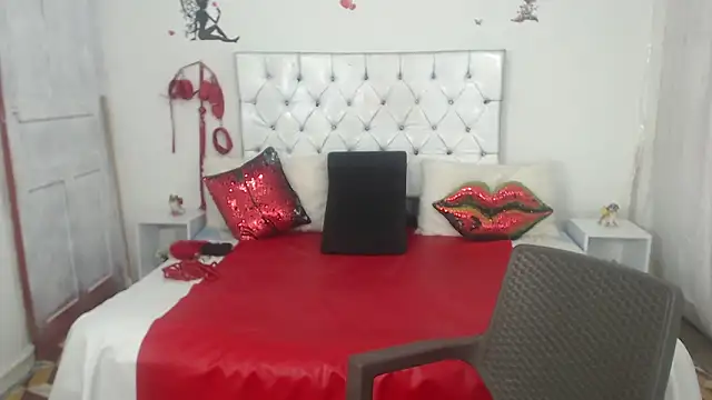 Sweetbigcatt online show from April 12, 4:50 am