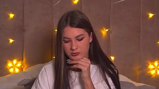 Snapshot of RachelSimpson chatting on December 8, 9:30 pm RachelSimpson online show from December 8, 9:30 pm
