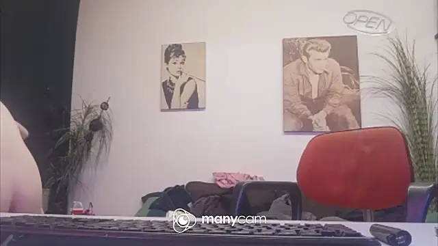 Snapshot of der_dino30 chatting on June 22, 3:25 am der dino30 online show from June 22, 3:25 am