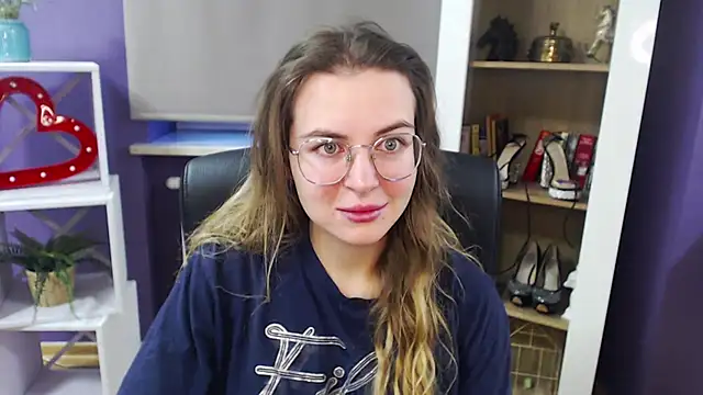 Snapshot of Zoey_Erotic chatting on December 21, 7:24 am Zoey Erotic online show from December 21, 7:24 am