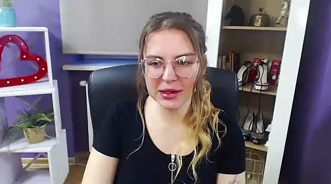 Snapshot of Zoey_Erotic chatting on December 23, 7:17 am Zoey Erotic online show from December 23, 7:17 am