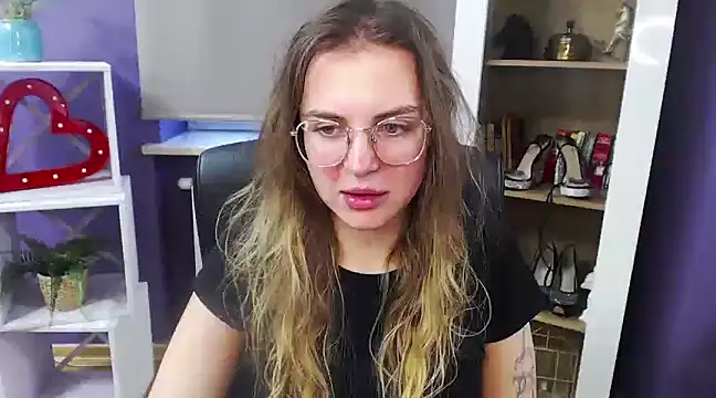 Snapshot of Zoey_Erotic chatting on December 27, 8:56 am Zoey Erotic online show from December 27, 8:56 am