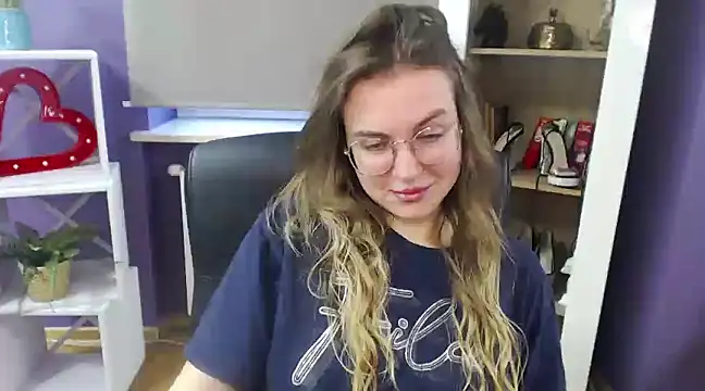 Snapshot of Zoey_Erotic chatting on December 31, 9:31 am Zoey Erotic online show from December 31, 9:31 am