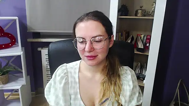 Snapshot of Zoey_Erotic chatting on January 18, 5:31 am Zoey Erotic online show from January 18, 5:31 am