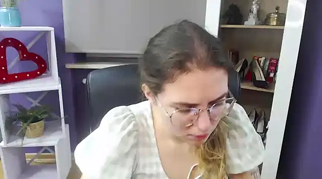 Snapshot of Zoey_Erotic chatting on January 30, 5:30 am Zoey Erotic online show from January 30, 5:30 am