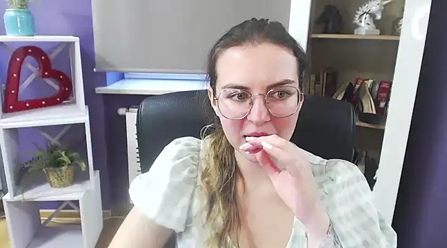 Snapshot of Zoey_Erotic chatting on February 6, 8:39 am Zoey Erotic online show from February 6, 8:39 am