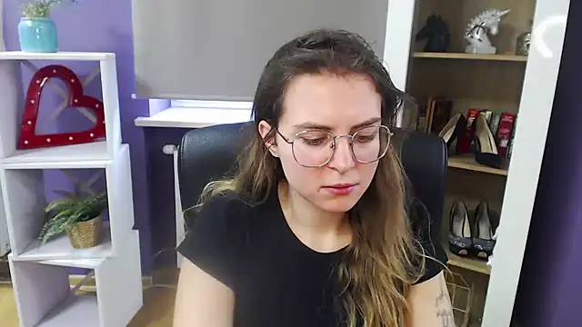 Snapshot of Zoey_Erotic chatting on February 17, 10:07 am Zoey Erotic online show from February 17, 10:07 am