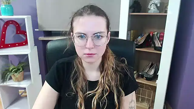 Snapshot of Zoey_Erotic chatting on February 24, 5:33 am Zoey Erotic online show from February 24, 5:33 am