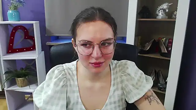 Snapshot of Zoey_Erotic chatting on March 18, 5:31 am Zoey Erotic online show from March 18, 5:31 am