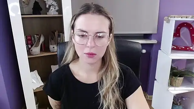 Snapshot of Zoey_Erotic chatting on October 21, 4:24 am Zoey Erotic online show from October 21, 4:24 am