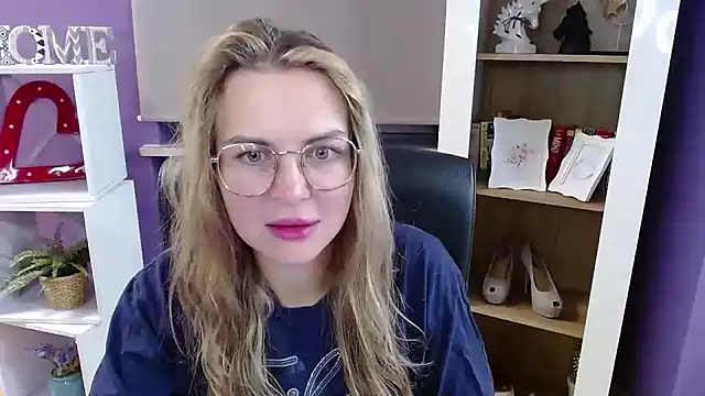 Snapshot of Zoey_Erotic chatting on October 29, 5:20 am Zoey Erotic online show from October 29, 5:20 am