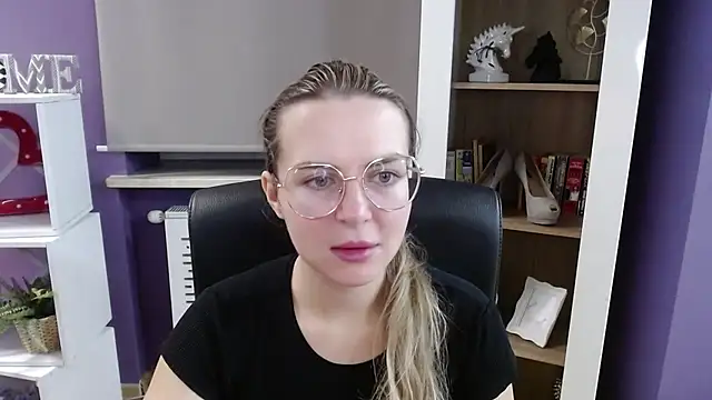 Snapshot of Zoey_Erotic chatting on November 13, 5:28 am Zoey Erotic online show from November 13, 5:28 am