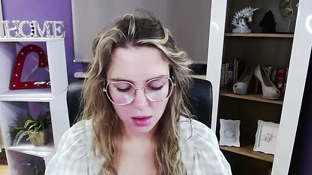 Snapshot of Zoey_Erotic chatting on December 2, 5:35 am Zoey Erotic online show from December 2, 5:35 am