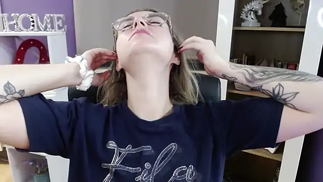 Snapshot of Zoey_Erotic chatting on December 3, 5:37 am Zoey Erotic online show from December 3, 5:37 am